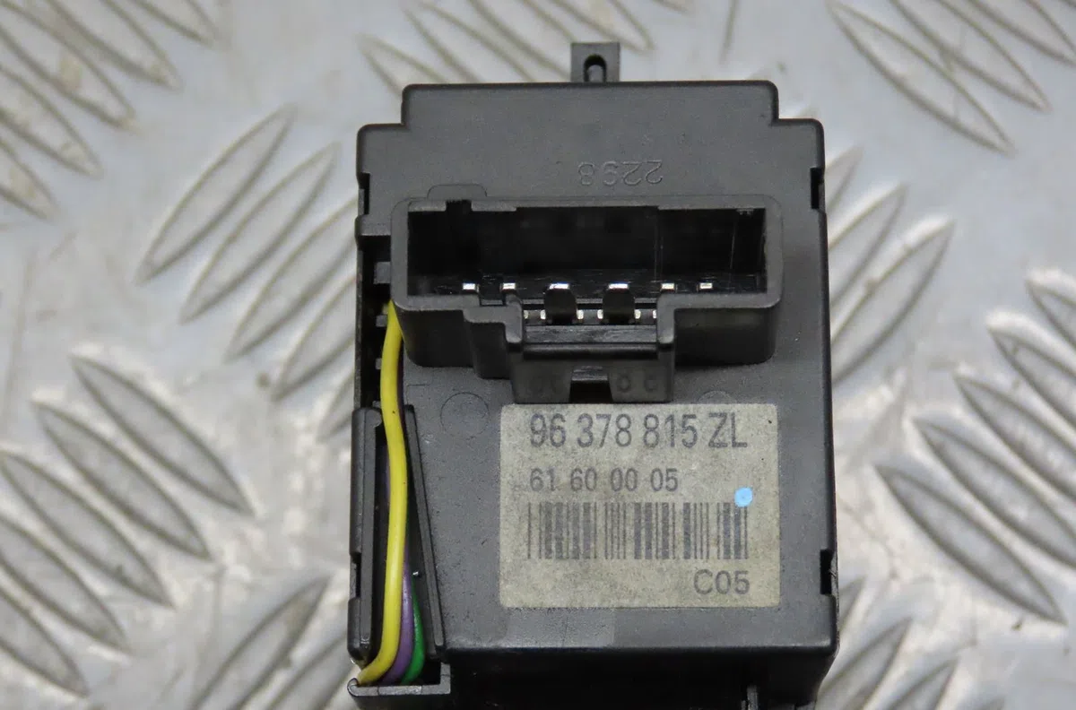 Commande eclairage Peugeot 607 (9D, 9U) 2.2 hdi (2000-2006) occasion — photo 3