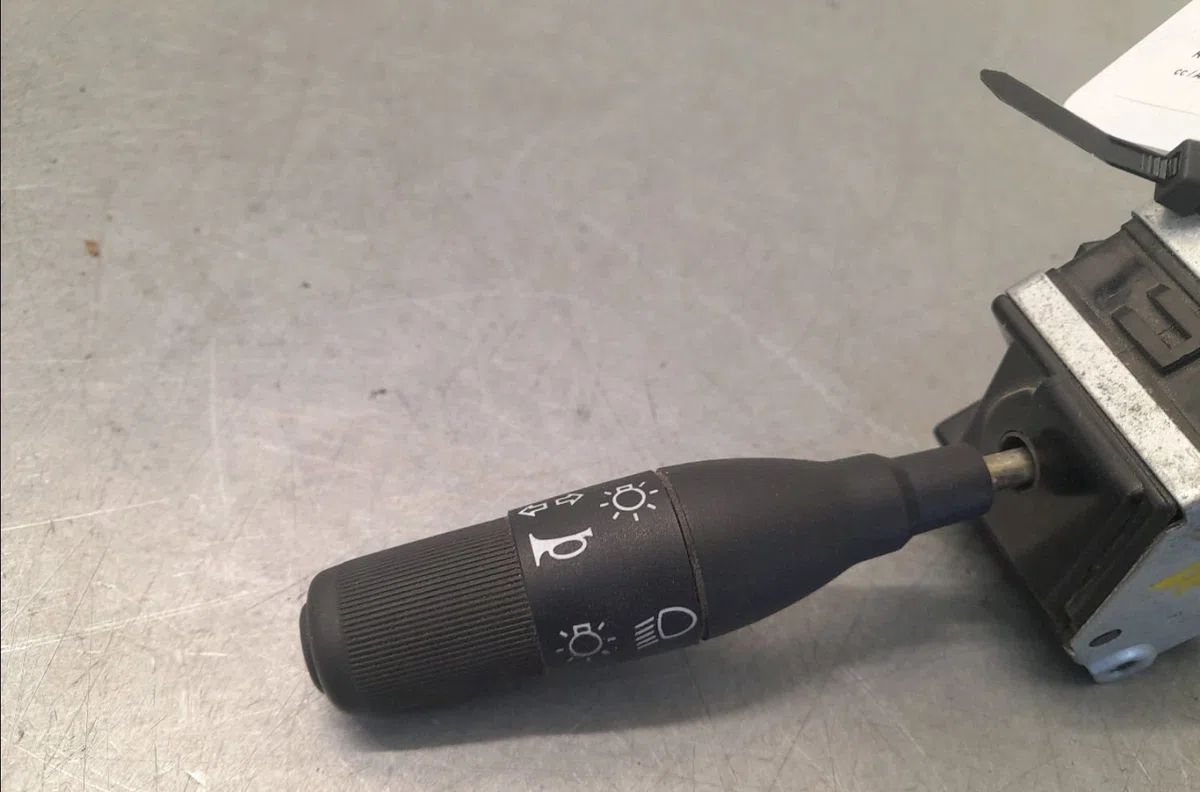Commande eclairage RENAULT CLIO I occasion — photo 2