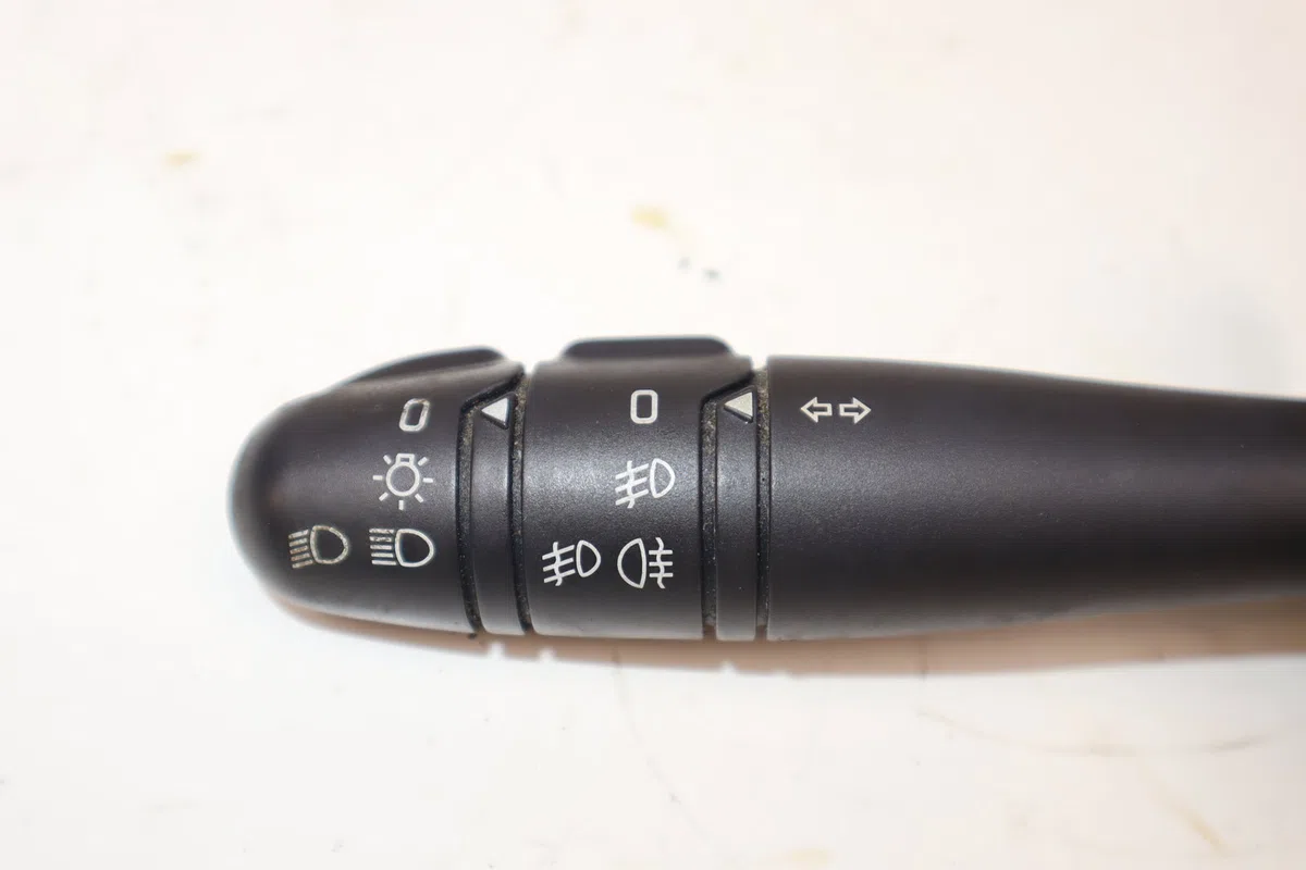 Commande eclairage RENAULT CLIO II  1.5DCI 100ch occasion — photo 2