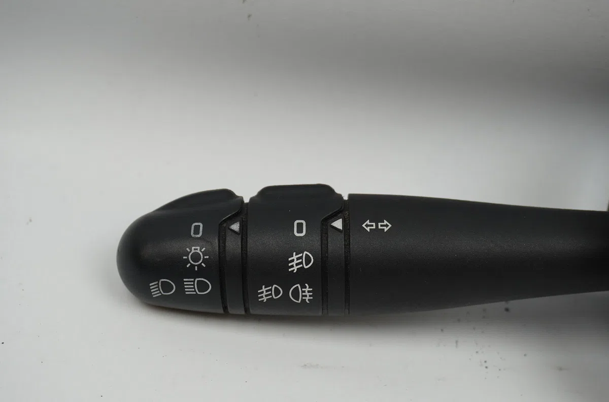 Commande eclairage Renault CLIO II (BB_, CB_) 1.4 16v (b-cb0p, bb13) (2000-2008) 5 portes occasion — photo 2