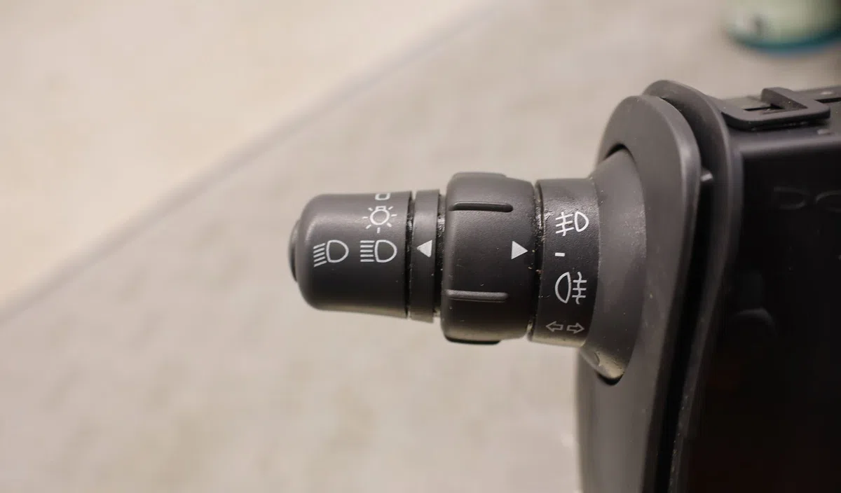Commande eclairage Renault CLIO III (BR0-1, CR0-1) 1.5 dci (br0h, cr0h, cr1s, br1s) (2005-2014) 3 portes occasion — photo 2