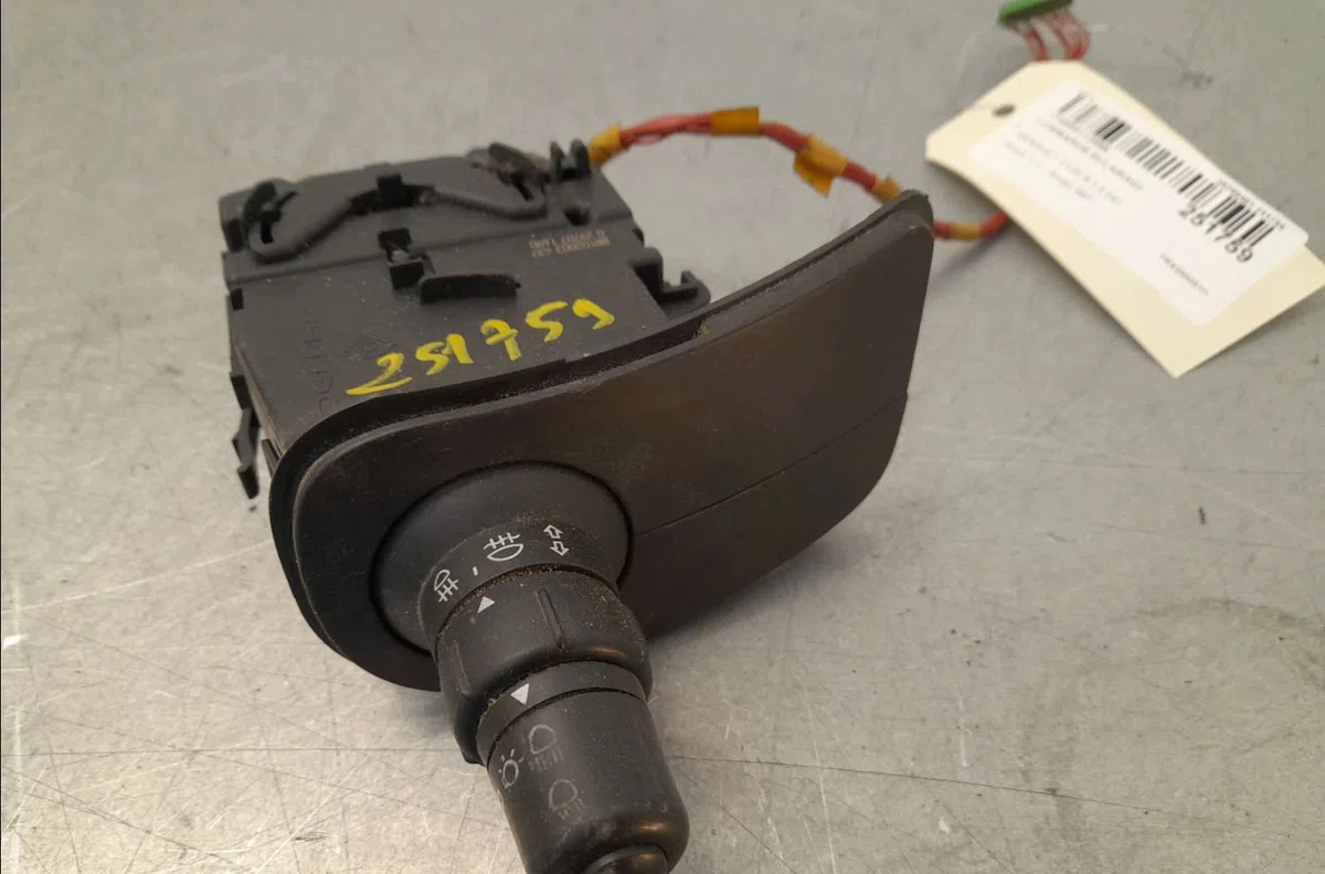 Commande eclairage Renault CLIO III (BR0-1, CR0-1) 1.5 dci (br17, cr17) (2005-2012) 5 portes occasion