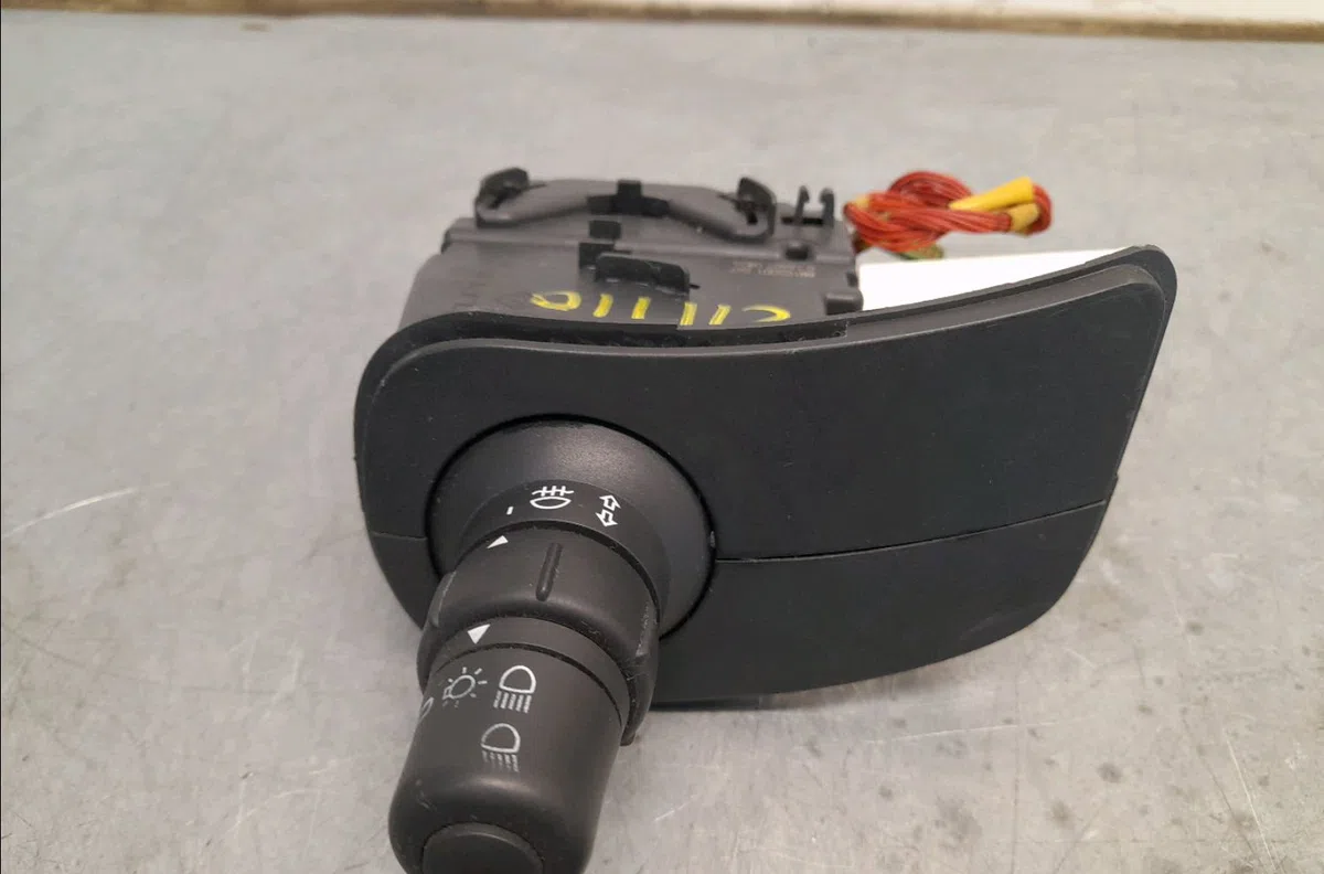 Commande eclairage Renault CLIO III (BR0-1, CR0-1) 1.5 dci (c-br0g, c-br1g) (2005-2012) 5 portes occasion — photo 2