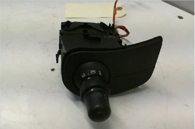 Commande eclairage RENAULT CLIO III Phase 1 09-2005--03-2009 1.2 TCE 16v 100ch occasion — photo 4