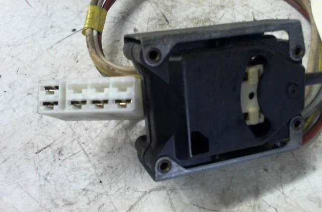 Commande eclairage RENAULT MASTER 1985 occasion — photo 2