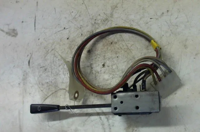 Commande eclairage RENAULT MASTER 1985 occasion — photo 3
