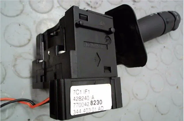 Commande eclairage Renault MEGANE I (BA0-1_) 1.4 16v (ba0d, ba1h, ba0w, ba10) (1999-2003) occasion — photo 2