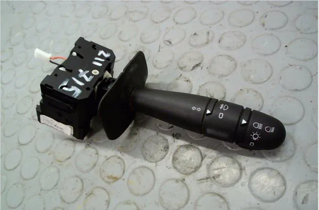 Commande eclairage Renault MEGANE I (BA0-1_) 1.4 16v (ba0d, ba1h, ba0w, ba10) (1999-2003) occasion — photo 3