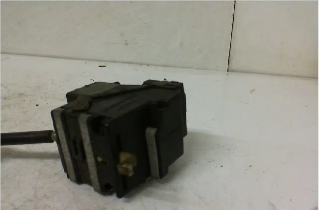 Commande eclairage RENAULT SUPER 5 Phase 1 10-1984--12-1996 1.1 occasion — photo 2