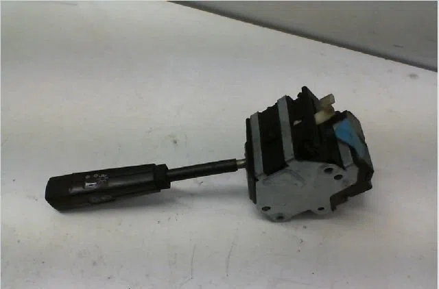 Commande eclairage RENAULT SUPER 5 Phase 1 10-1984--12-1996 FIVE D occasion — photo 3