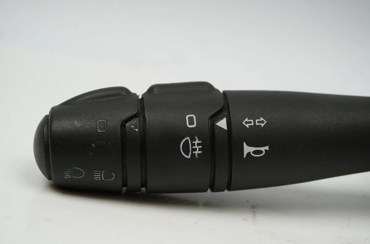 Commande eclairage Renault TWINGO II (CN0_) 1.2 (cn0d) (2007-2014) 3 portes occasion — photo 2