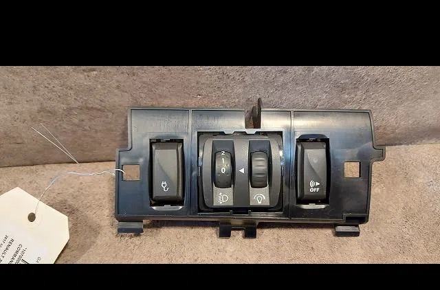 Commande eclairage Renault ZOE (BFM_) Zoe (2012) 5 portes occasion — photo 4