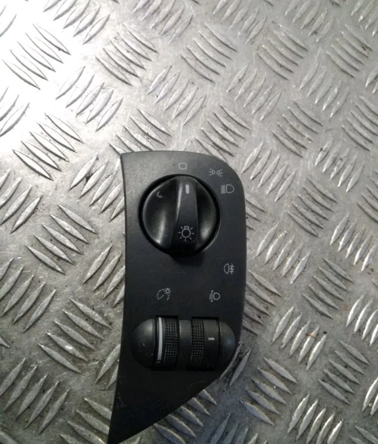 Commande eclairage Seat IBIZA II (6K1) 1.4 i (1993-2002) occasion — photo 3