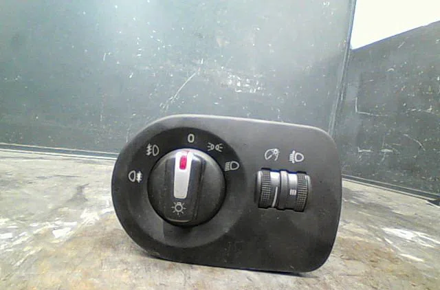 Commande eclairage Seat LEON (1P1) 1.9 tdi (2005-2010) 5 portes occasion — photo 4
