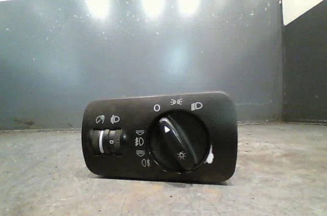 Commande eclairage Seat TOLEDO II (1M2) 1.9 tdi (1999-2004) occasion — photo 3