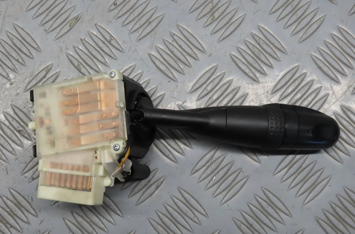 Commande eclairage Suzuki SWIFT III (MZ, EZ) 1.3 (rs 413) (2005) occasion — photo 2