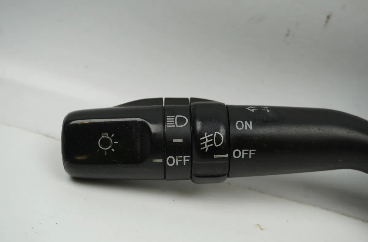 Commande eclairage Toyota CELICA Coupé (_T20_) 1.8 i 16v (at200-st) (1993-1999) occasion — photo 2