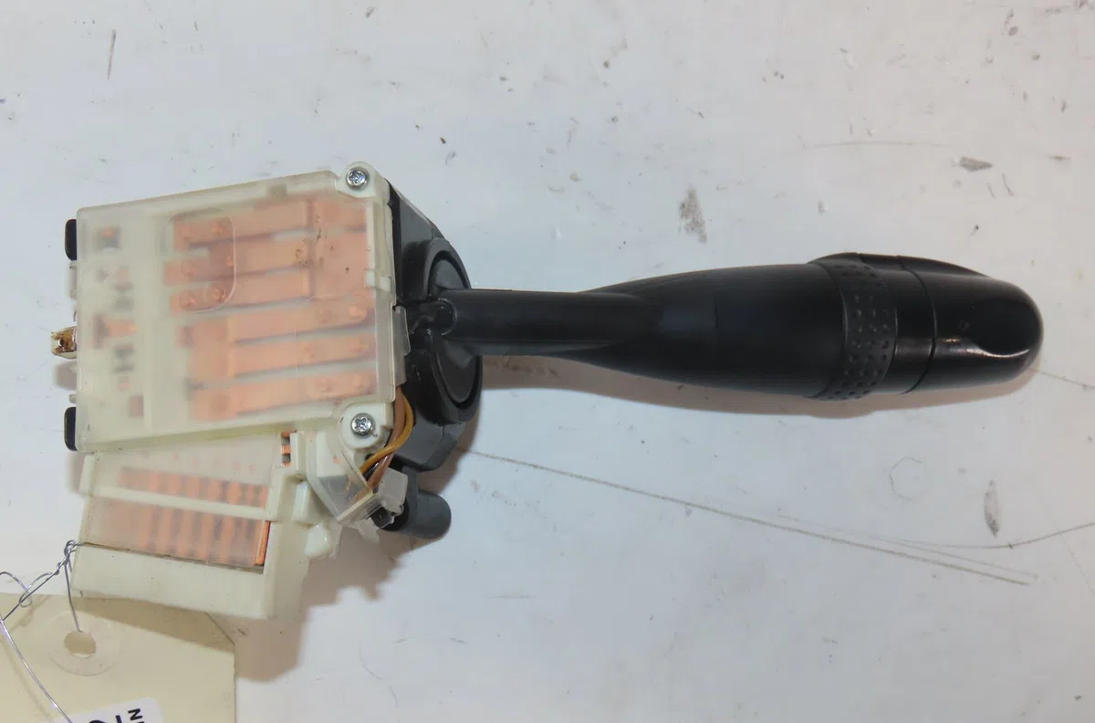Commande eclairage Toyota COROLLA Break (_E12_) 1.4 d4-d (nde120_) (2004-2007) occasion — photo 2