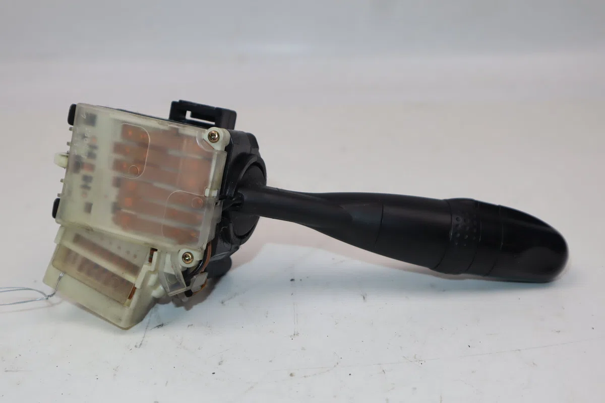 Commande eclairage Toyota COROLLA (_E12_) 2.0 d-4d (cde120r_, cde120l_) (2002-2006) occasion — photo 3