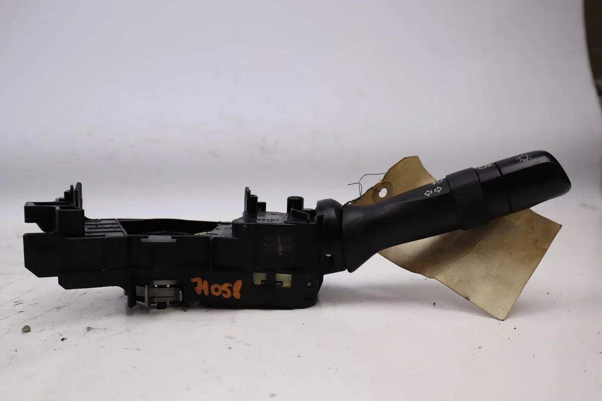 Commande eclairage TOYOTA YARIS II  1.4 D-4D occasion — photo 3