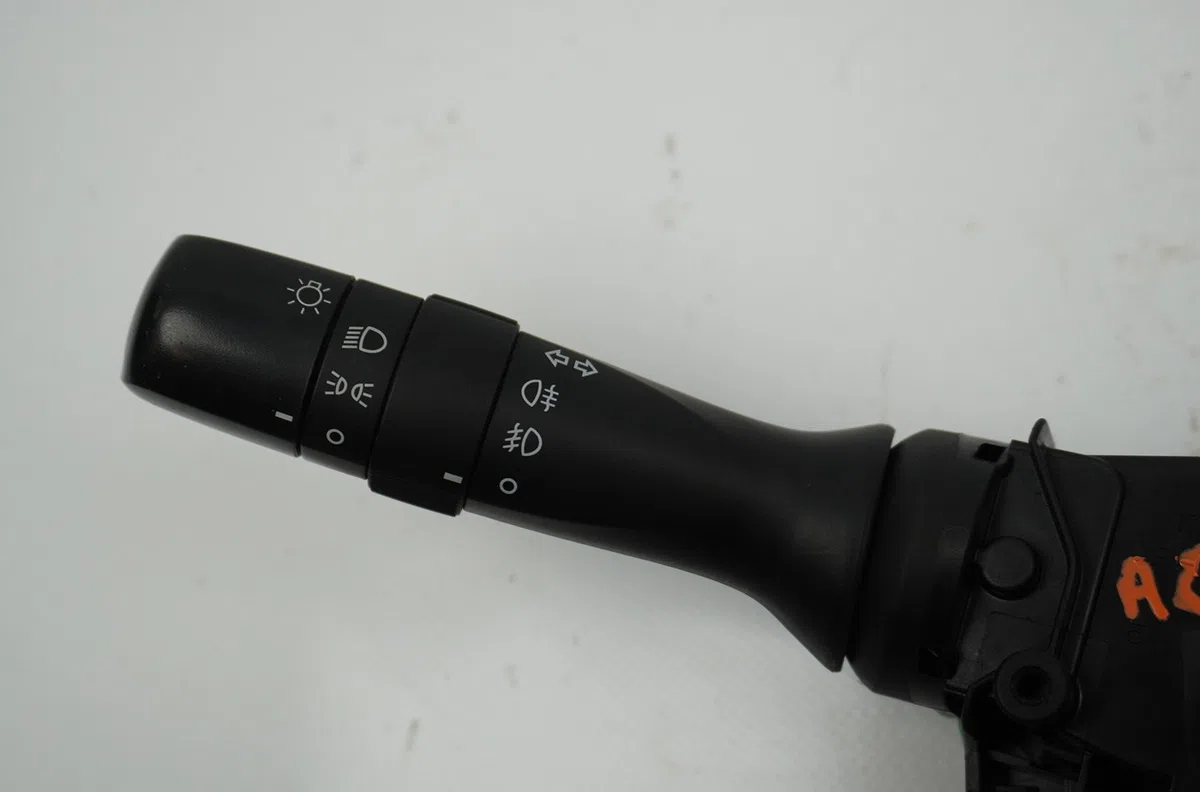 Commande eclairage Toyota YARIS (_P13_) 1.3 (nsp130_) (2011) occasion
