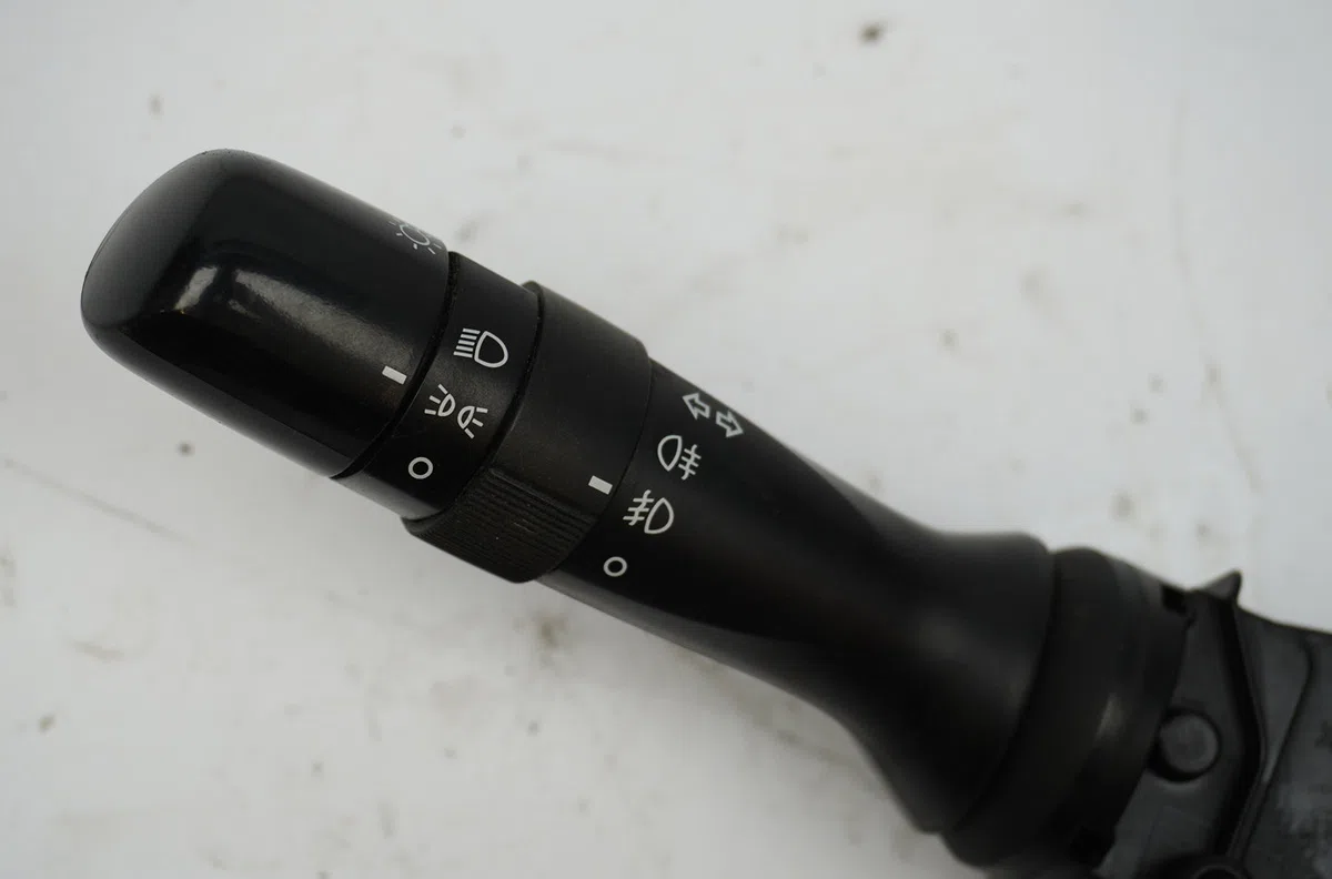Commande eclairage Toyota YARIS (_P9_) 1.4 d-4d (nlp90_) (2005-2012) occasion