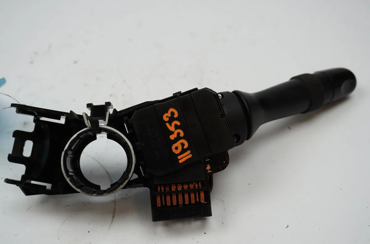 Commande eclairage Toyota YARIS (_P9_) 1.4 d-4d (nlp90_) (2005-2012) occasion