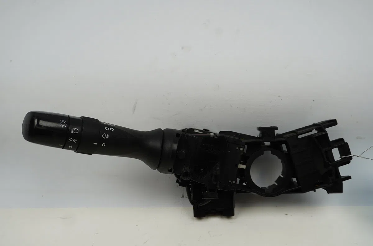 Commande eclairage Toyota YARIS (_P9_) 1.4 d-4d (nlp90_) (2005-2012) occasion — photo 2