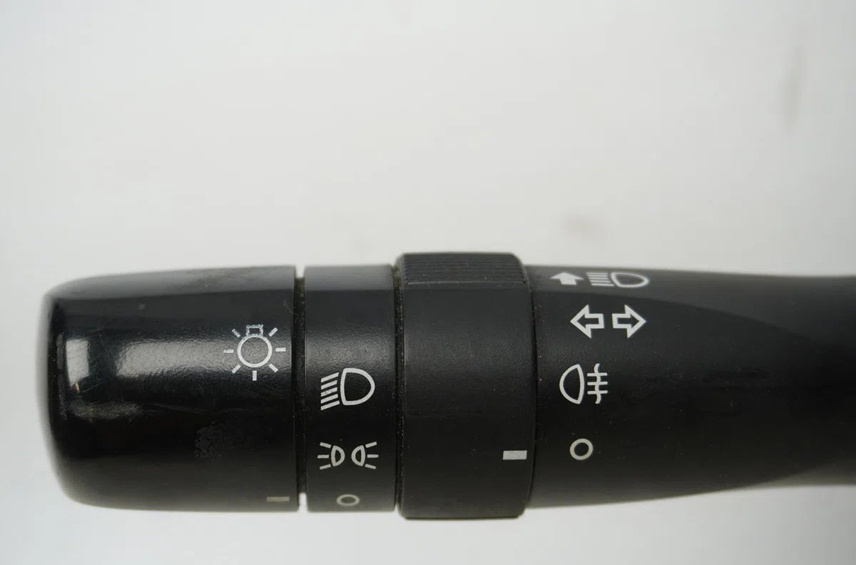 Commande eclairage Toyota YARIS (_P9_) 1.4 d-4d (nlp90_) (2005-2012) occasion — photo 3