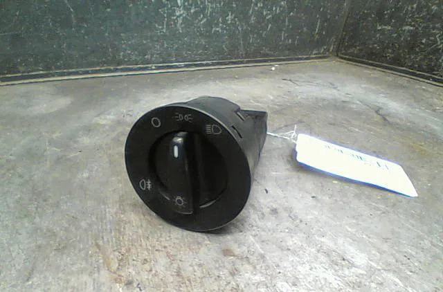 Commande eclairage Volkswagen GOLF IV (1J1) 1.4 16v (1997-2004) 5 portes occasion — photo 4