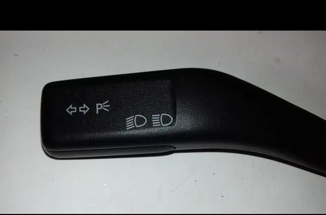 Commande eclairage Volkswagen GOLF V (1K1) 1.9 tdi (2003-2008) occasion — photo 2