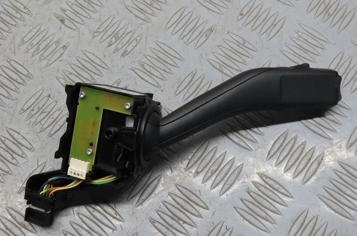 Commande eclairage Volkswagen GOLF V (1K1) 2.0 tdi 16v (2003-2008) occasion — photo 2