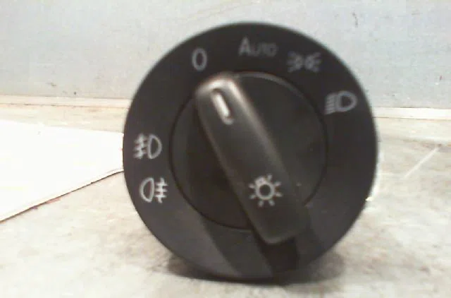 Commande eclairage VOLKSWAGEN GOLF V Phase 1 11-2003--10-2008 occasion — photo 2