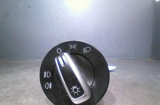 Commande eclairage VOLKSWAGEN POLO 2012 occasion — photo 3