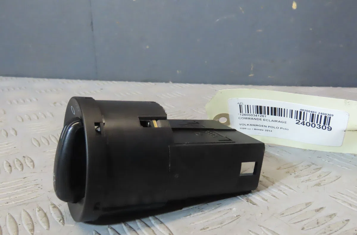 Commande eclairage VOLKSWAGEN POLO 2014 occasion — photo 2