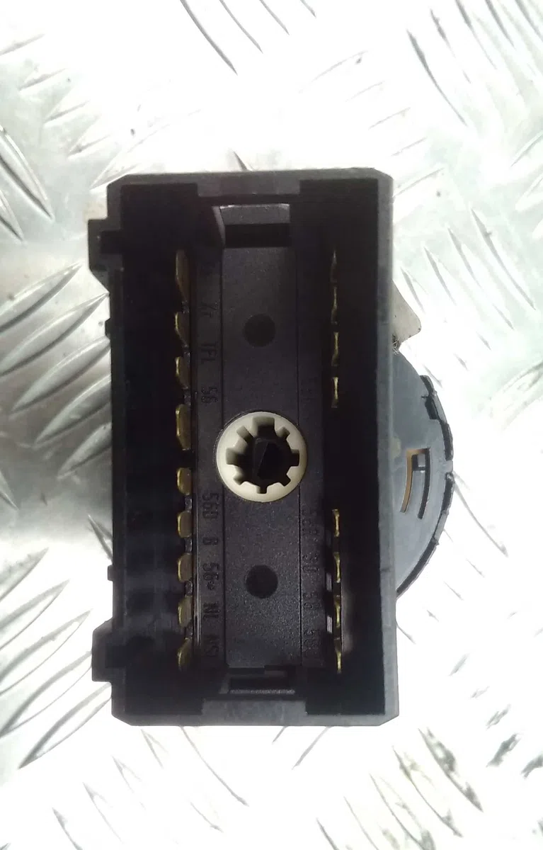 Commande eclairage Volkswagen POLO (9N_, 9A_) 1.2 12v (2001-2007) 5 portes occasion — photo 2