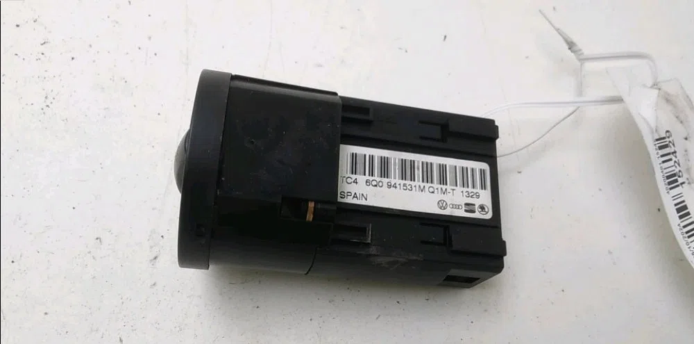 Commande eclairage Volkswagen POLO (9N_, 9A_) 1.2 12v (2001-2007) occasion — photo 3