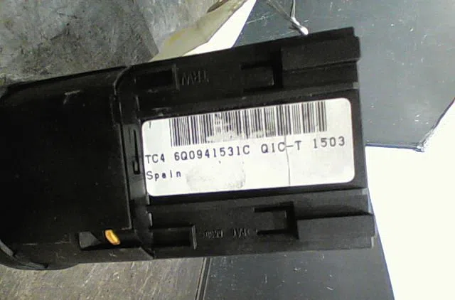 Commande eclairage Volkswagen POLO (9N_, 9A_) 1.4 tdi (2001-2005) occasion — photo 2