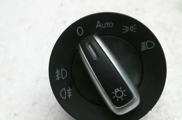Commande eclairage VOLKSWAGEN TOURAN occasion — photo 4
