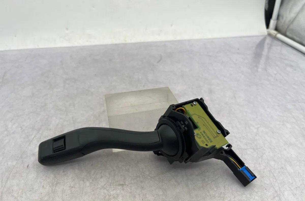 Commande essuie glace AUDI A3 2 SPORTBACK PHASE 1 occasion — photo 4