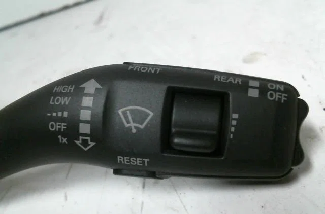 Commande essuie glace Audi A3 (8P1) 1.6 tdi (2009-2012) occasion — photo 2