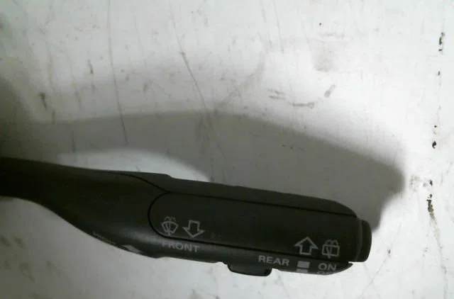 Commande essuie glace Audi A3 (8P1) 1.6 tdi (2009-2012) occasion — photo 3