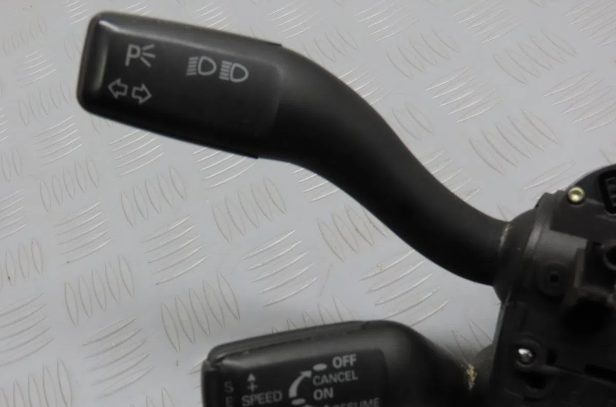 Commande essuie glace Audi A4 B6 Avant (8E5) 1.9 tdi (2001-2004) occasion — photo 3