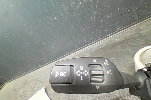 Commande essuie glace Bmw 1 (E87) 118 d (2004-2007) occasion — photo 2