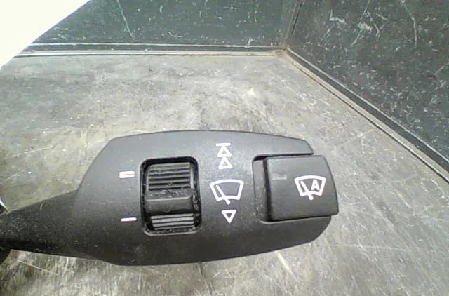 Commande essuie glace Bmw 1 (E87) 118 d (2004-2007) occasion — photo 4