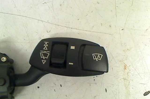 Commande essuie glace Bmw 5 Touring (E61) 525 d (2004-2007) occasion — photo 2
