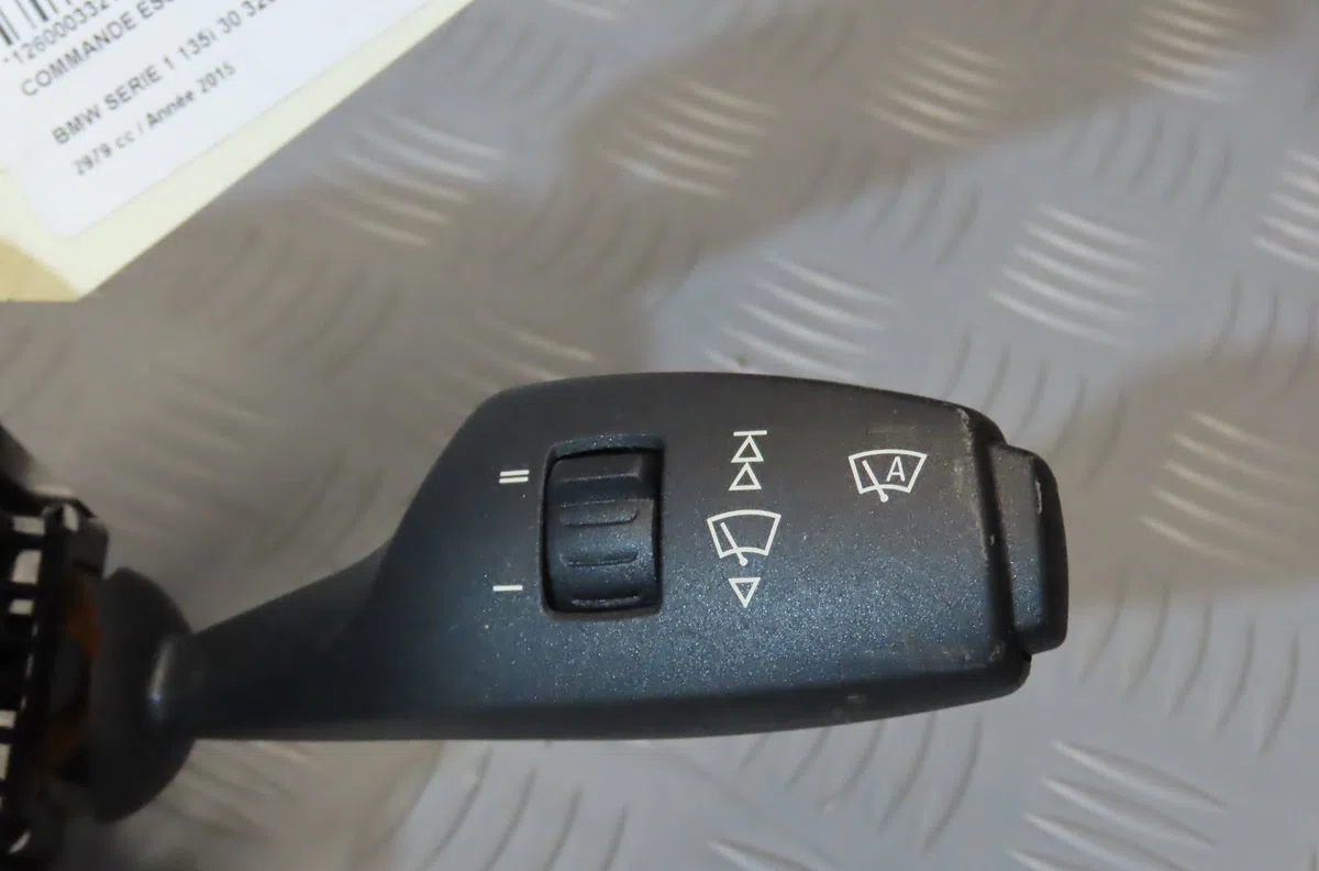 Commande essuie glace BMW SERIE 1 2015 occasion — photo 2
