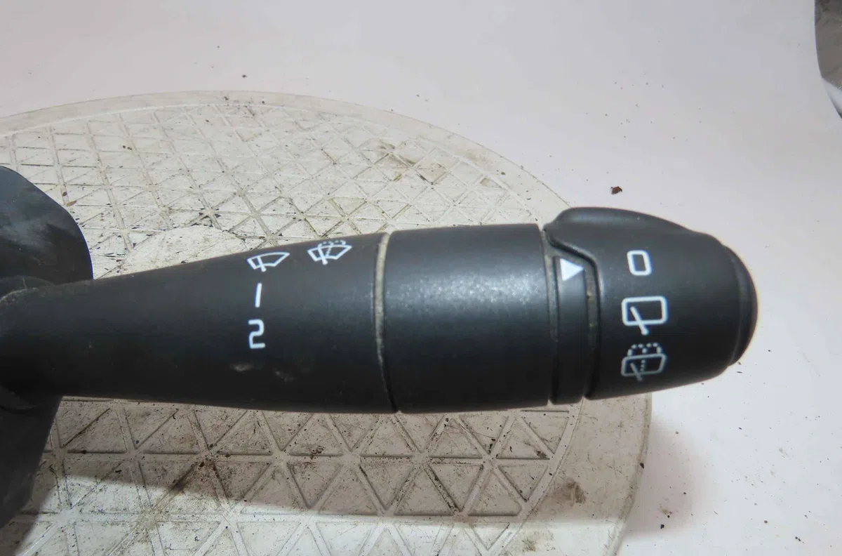 Commande essuie glace DACIA DUSTER I occasion — photo 2