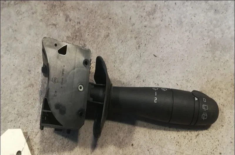 Commande essuie glace Dacia LOGAN MCV (KS_) 1.5 dci (ks0w) (2007-2012) 5 portes occasion — photo 4