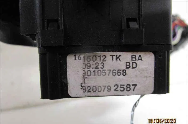 Commande essuie glace DACIA SANDERO I occasion — photo 2